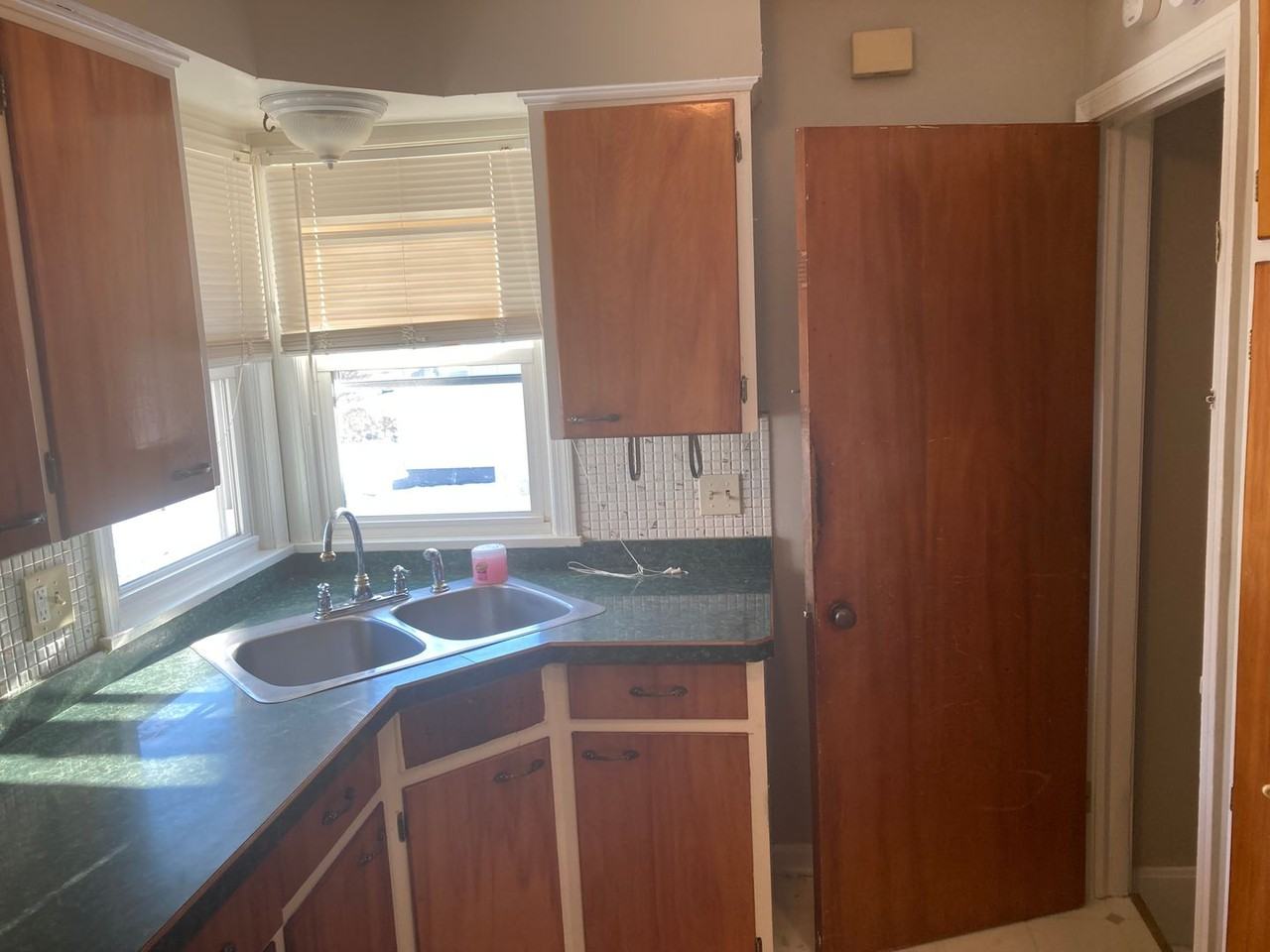 870 Frederick Blvd - Photo 5 of 10