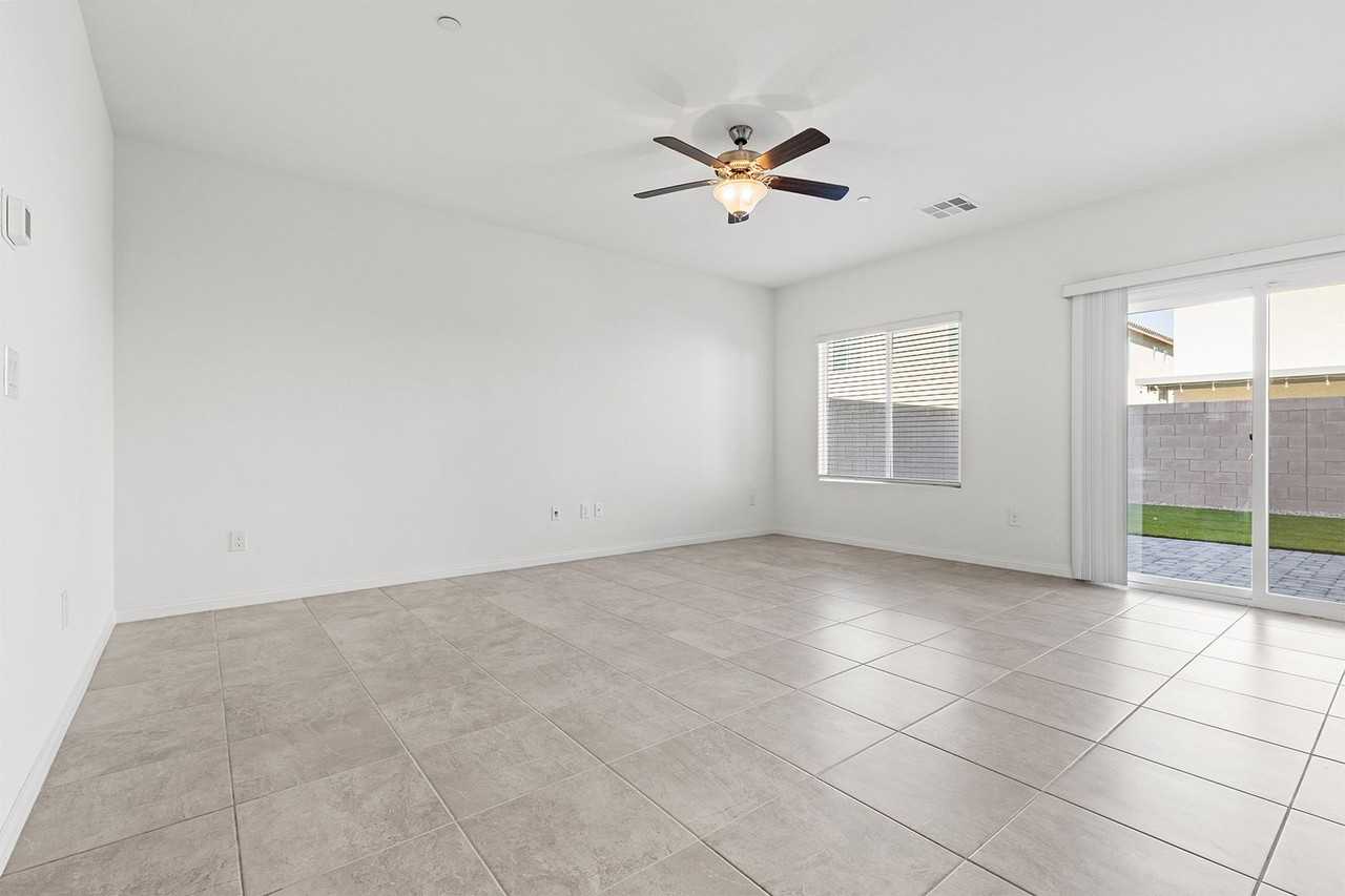 4454 Mahogany Hills Avenue - Photo 4 of 39