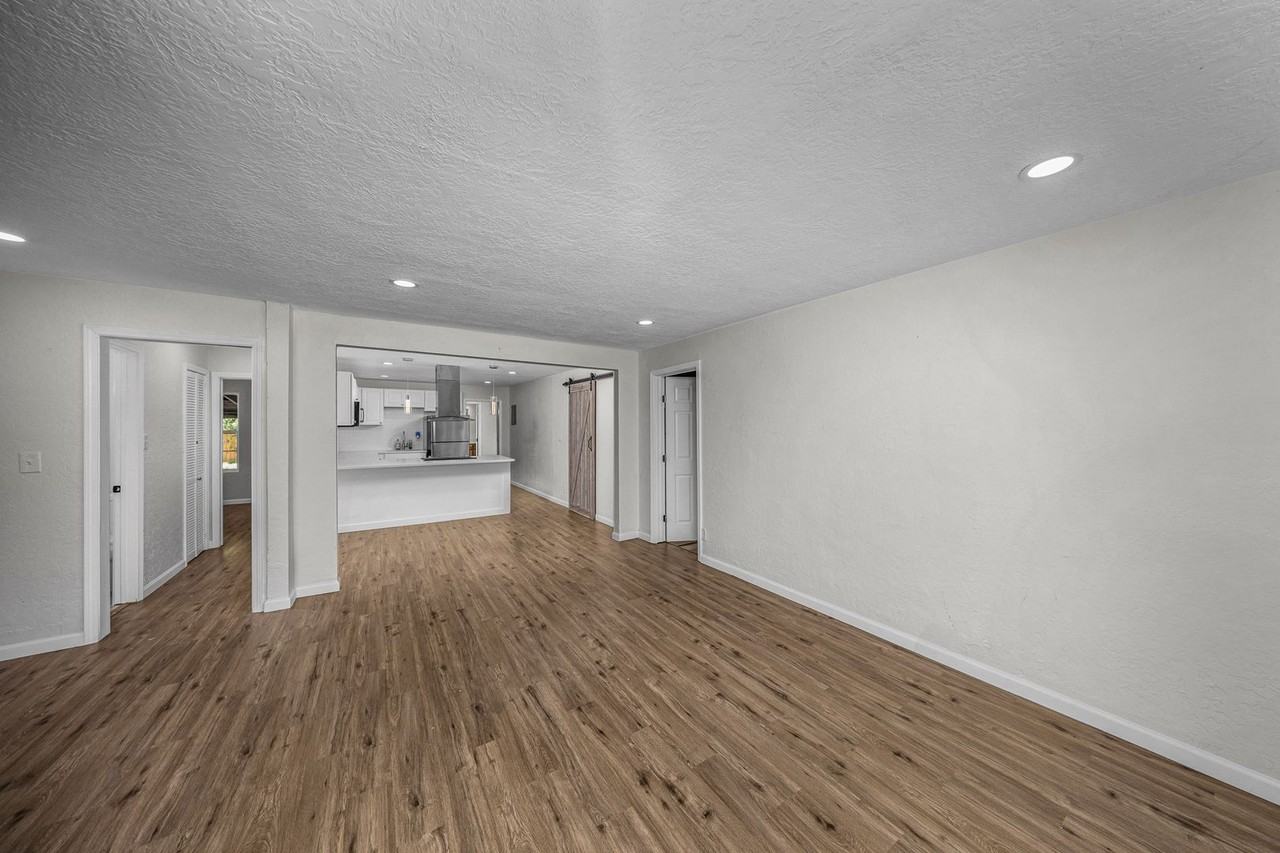 1714 Northwest Oak Avenue - Photo 5 of 30