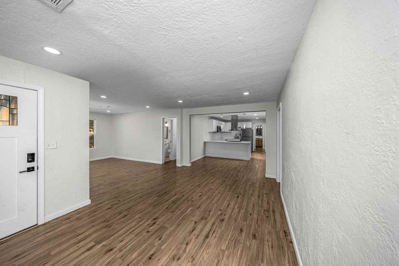 1714 Northwest Oak Avenue - Photo 6 of 30