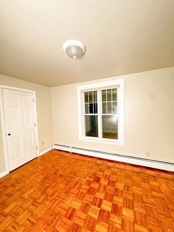 24 Barker St - Photo 2 of 8