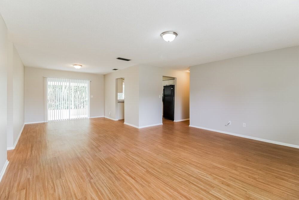 323 Se 47th St - Photo 4 of 16