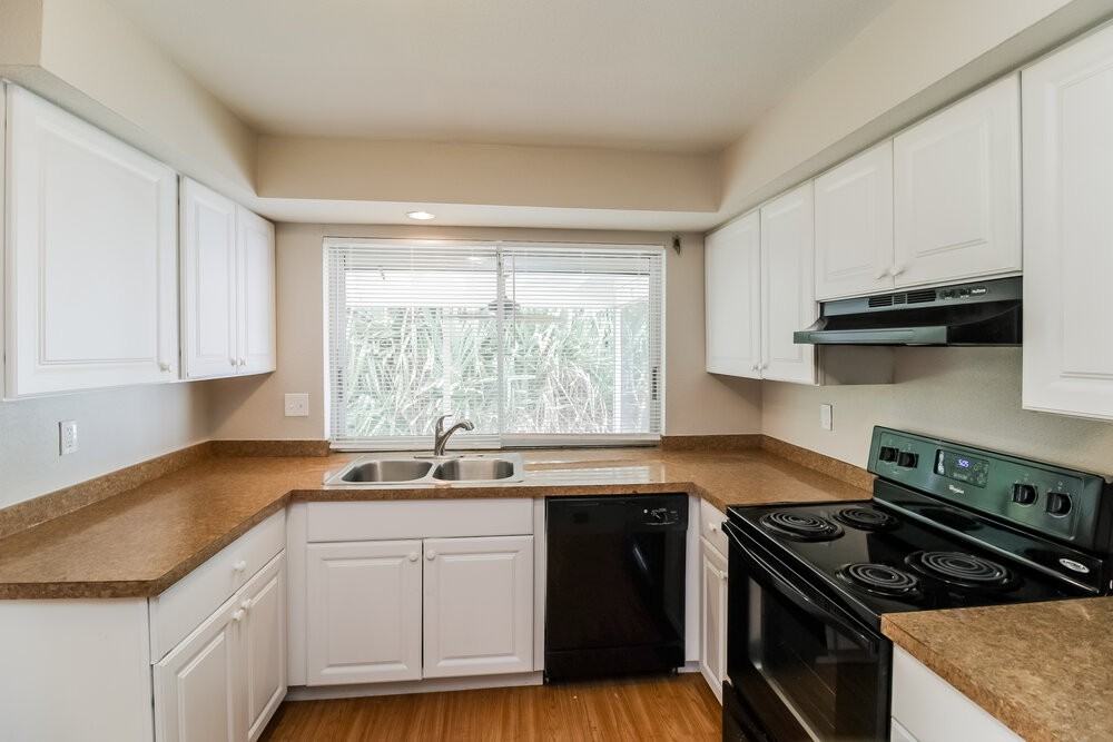 323 Se 47th St - Photo 6 of 16