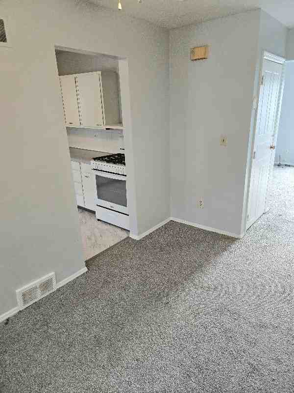 7037 Paxton Rd - Photo 5 of 19