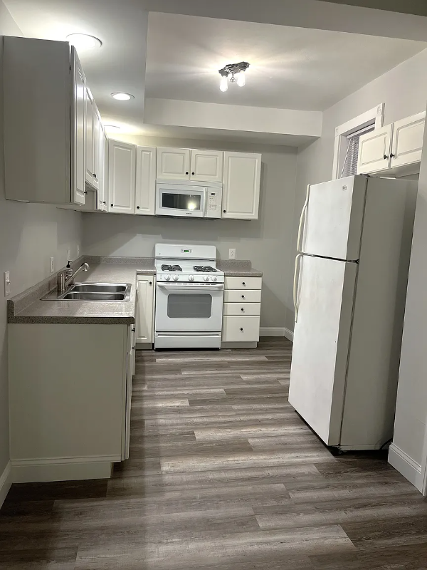 1036 W 4th St #1 - Photo 2 of 25