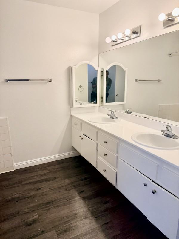 17440 Burbank Blvd #302 - Photo 3 of 18