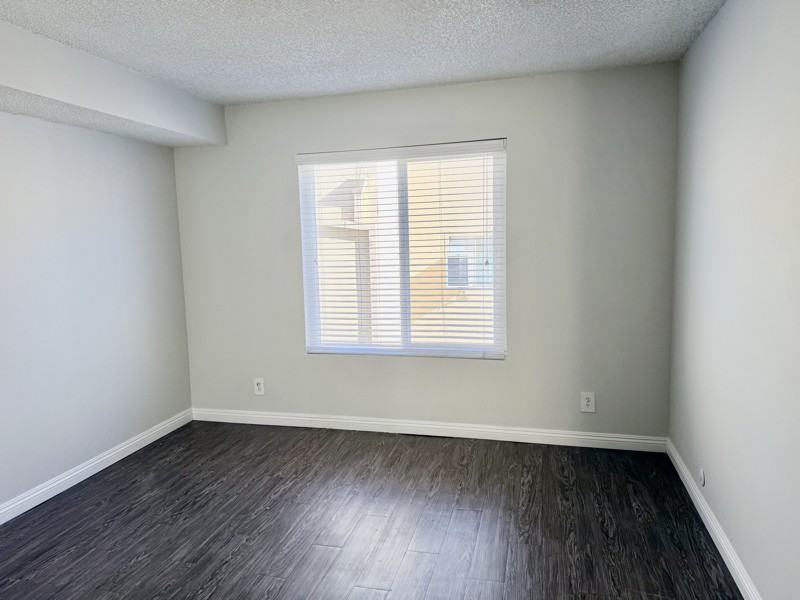 17440 Burbank Blvd #302 - Photo 6 of 18