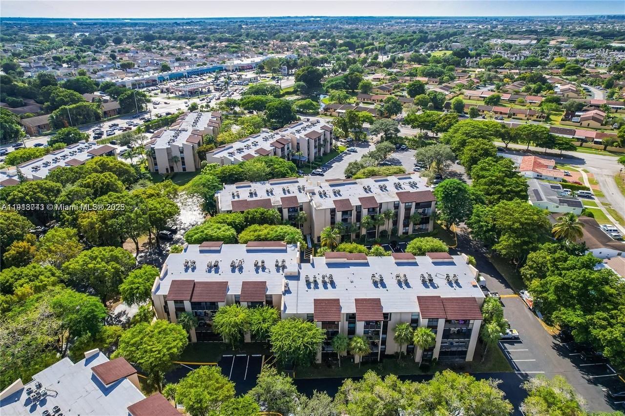 14415 N Kendall Dr #14415311G - Photo 4 of 20