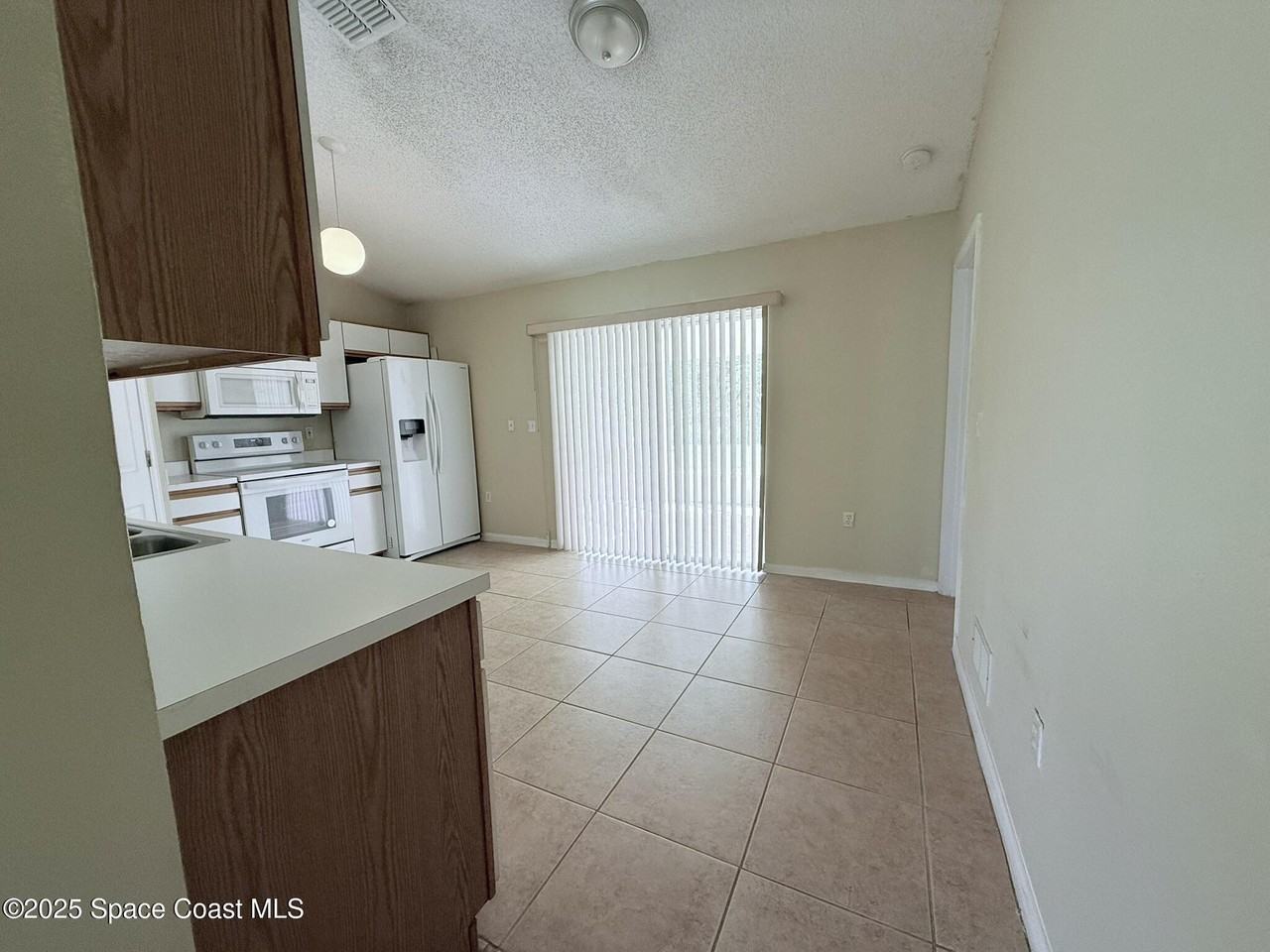 3232 Wallace Ave Se #3232 - Photo 4 of 40