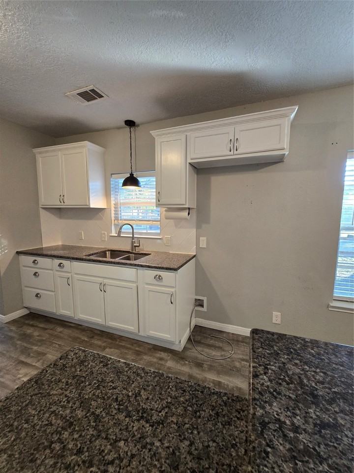 511 S Roosevelt Ave #511 - Photo 7 of 13