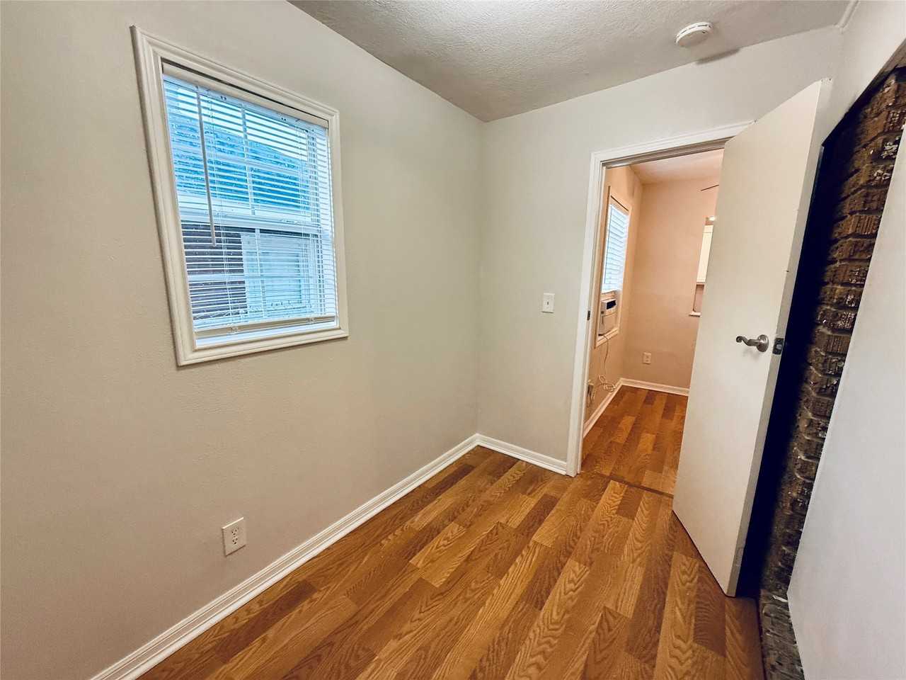 3921 Woodleigh St #3921-3 - Photo 2 of 6