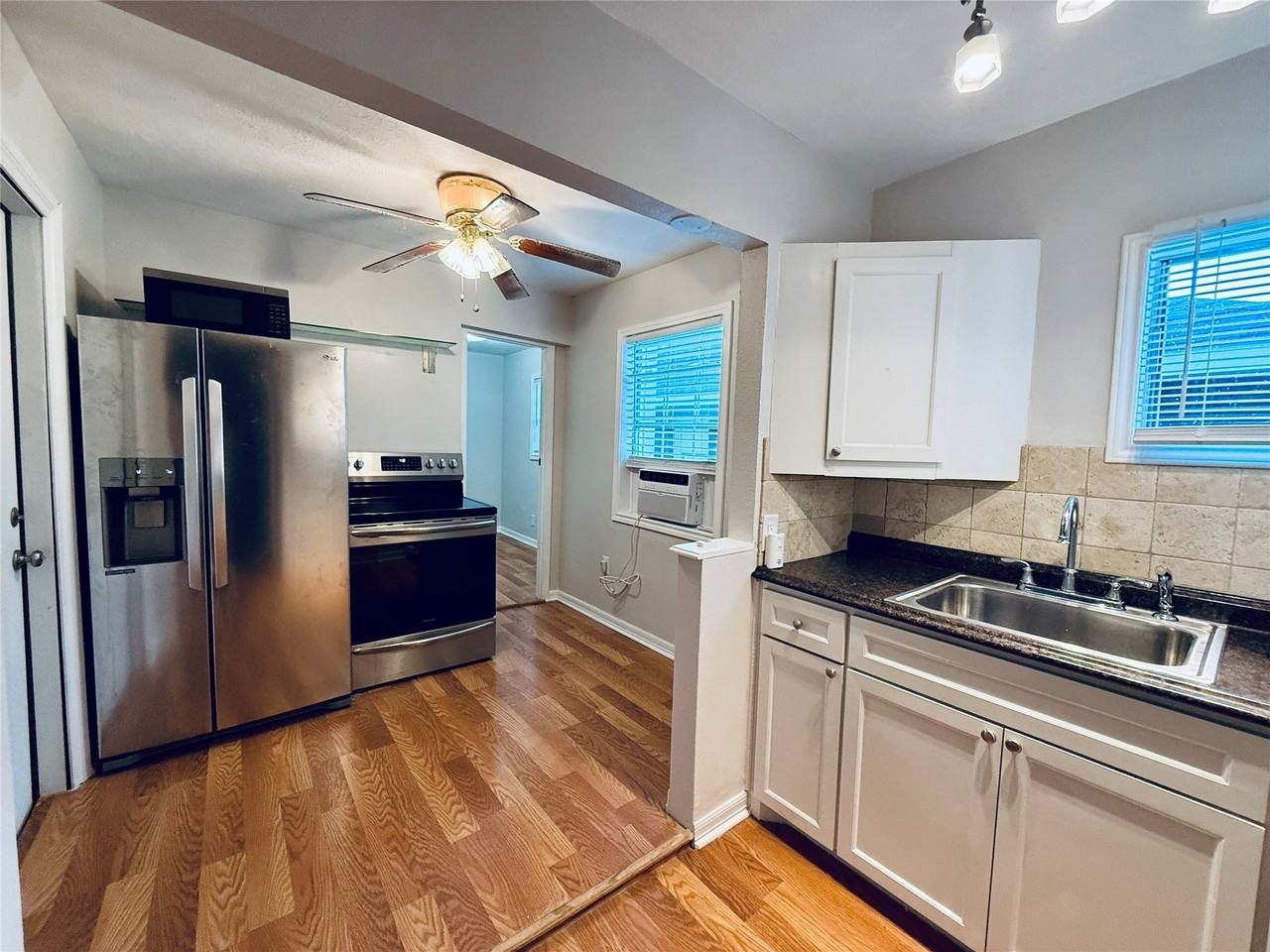 3921 Woodleigh St #3921-3 - Photo 3 of 6