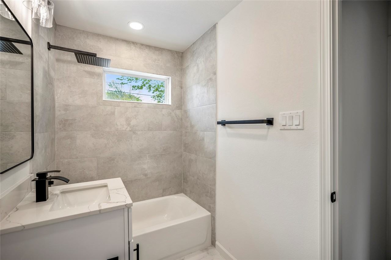 3923 Alsace Street #3923 - Photo 4 of 28