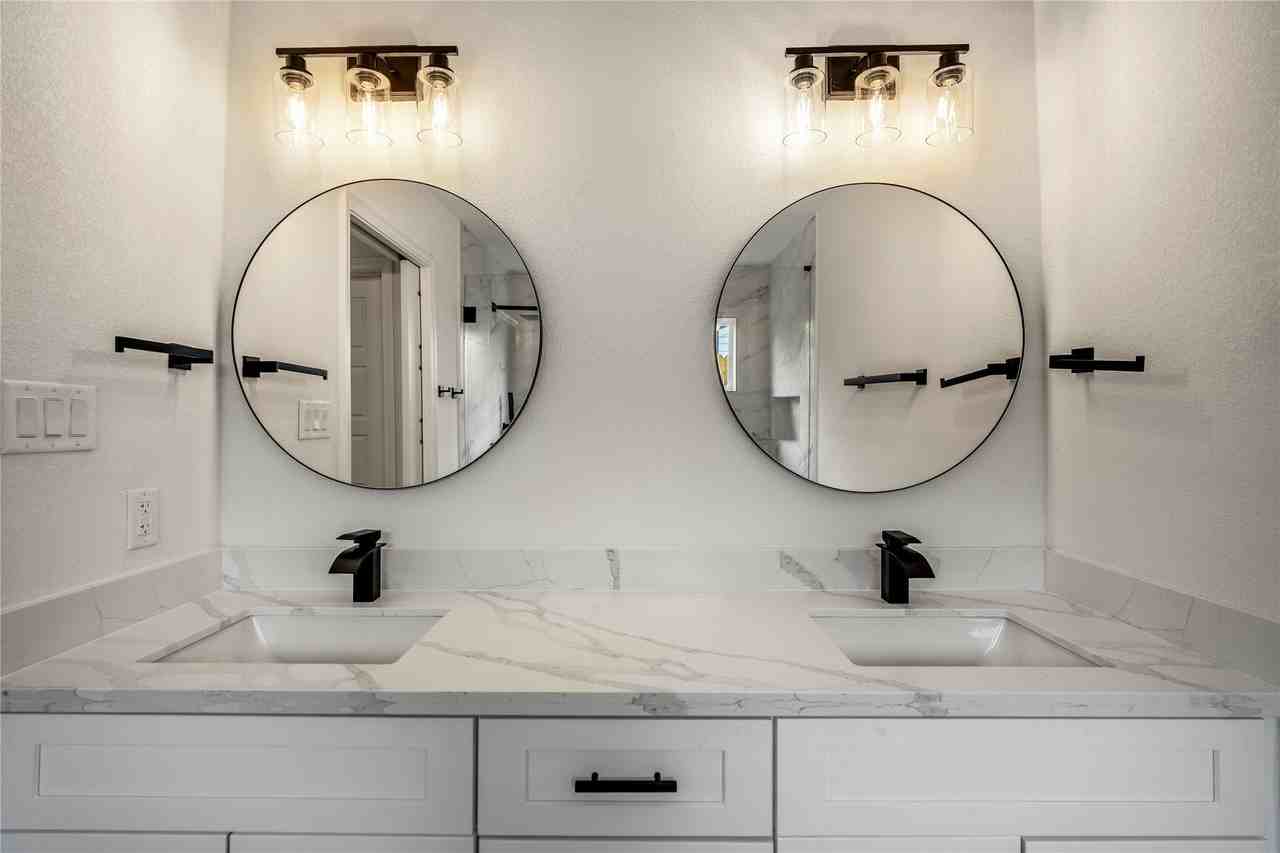 3923 Alsace Street #3923 - Photo 7 of 28