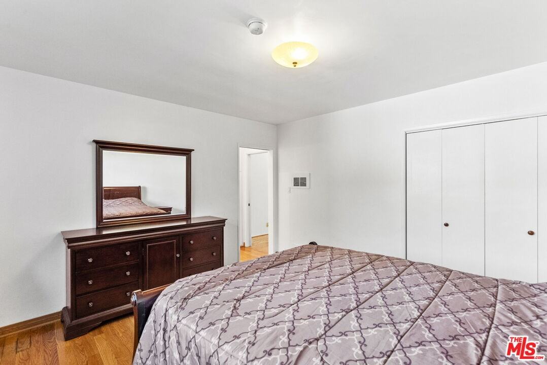 15529 Moorpark St #15529-3 - Photo 3 of 17