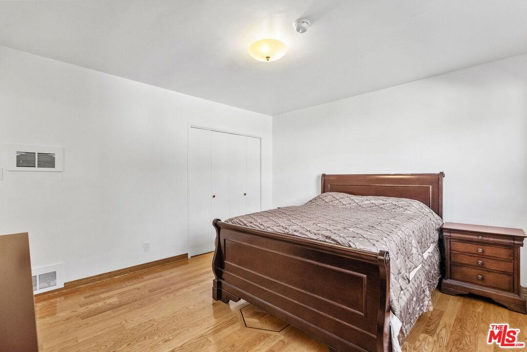 15529 Moorpark St #15529-3 - Photo 4 of 17