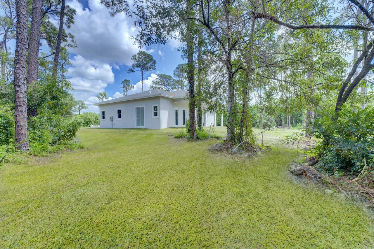 17944 38th Lane North #17944 - Photo 7 of 37