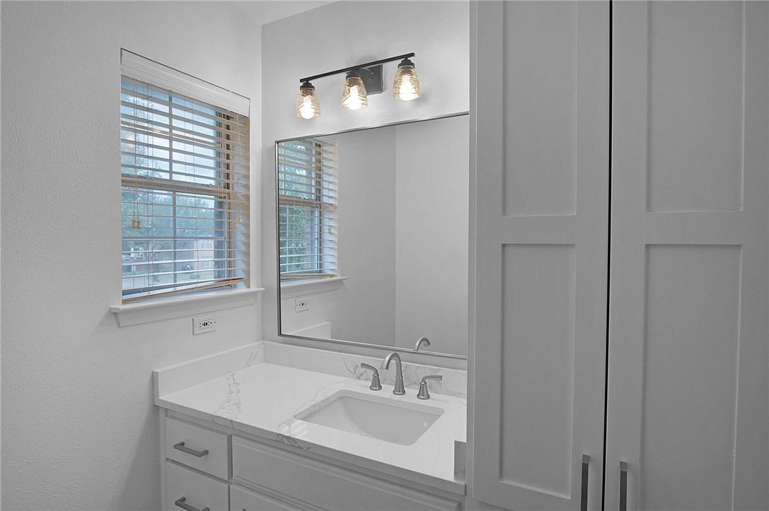 2528 Ashford Drive - Photo 7 of 30