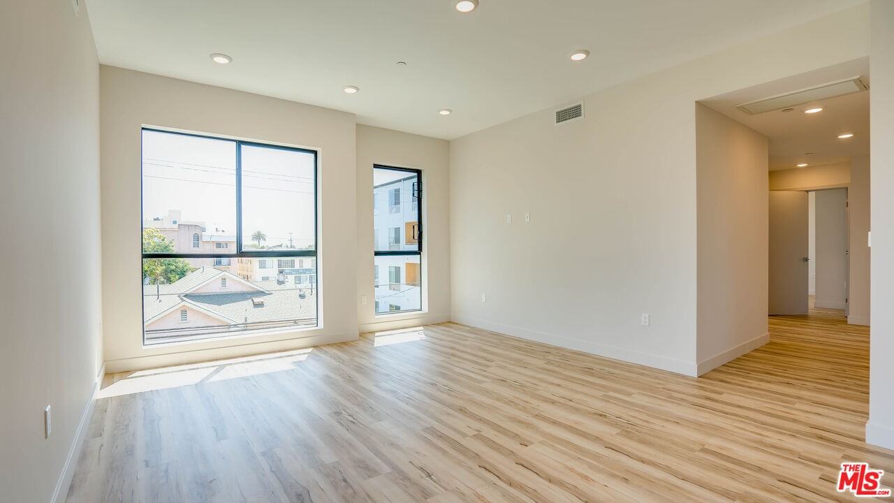 1540 South Hayworth Avenue #1540-203 - Photo 4 of 25