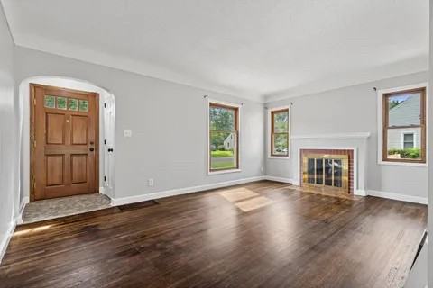 6300 Wentworth Avenue South - Photo 3 of 20
