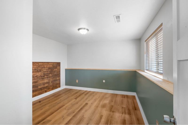 1015 Pleasant View Drive - Photo 2 of 16