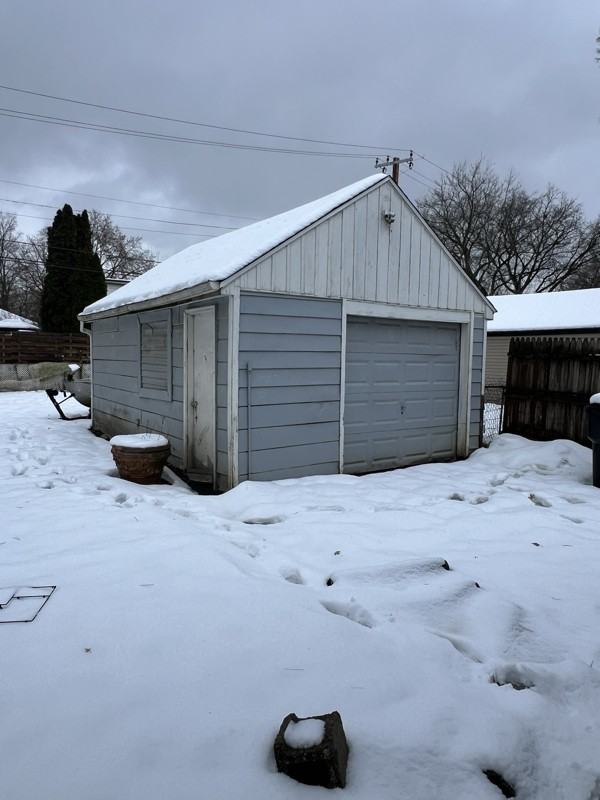 18712 Brady Avenue - Photo 3 of 17
