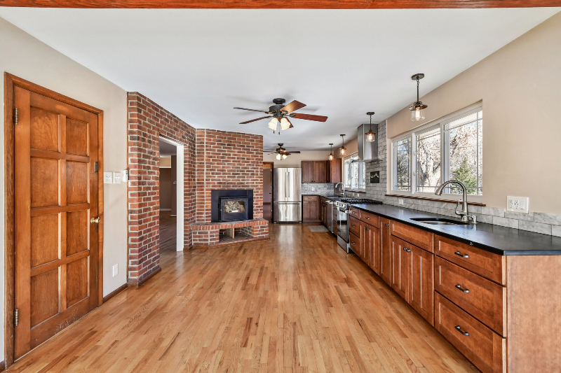 2550 S Dahlia St - Photo 4 of 25