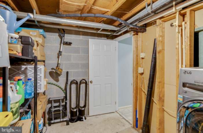 1812 N Spring St - Photo 5 of 16