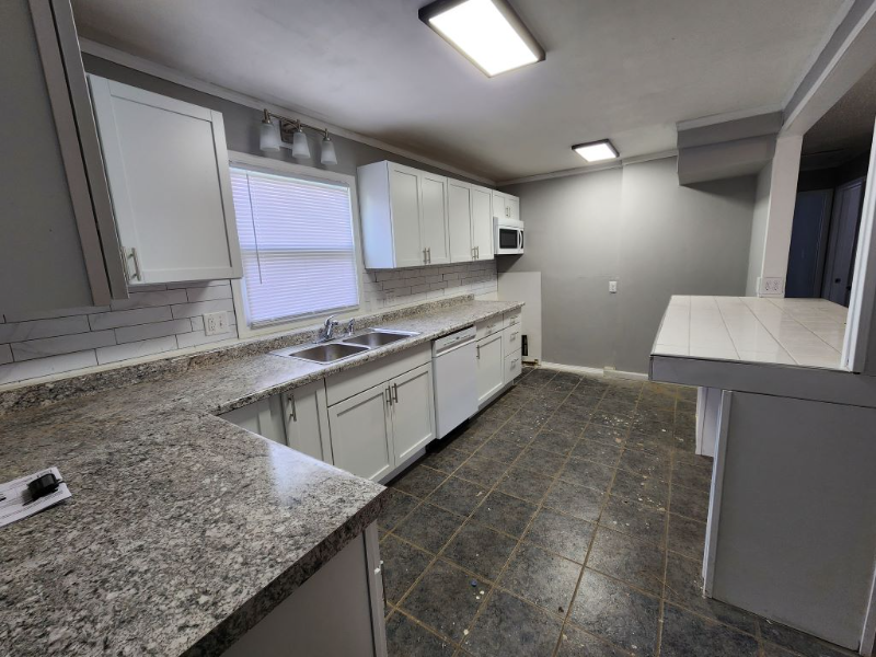 16905 10th Ave N - Photo 2 of 10