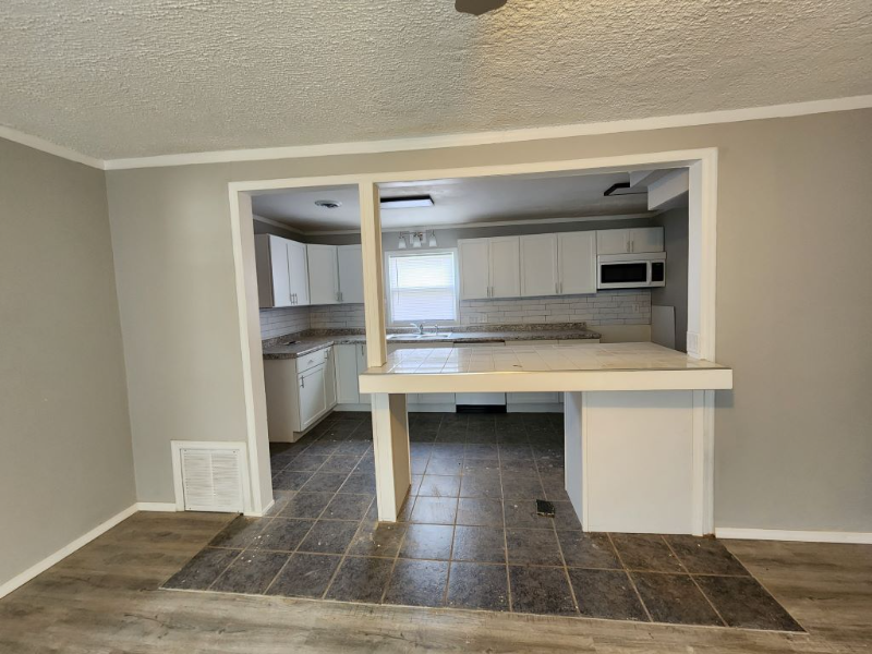 16905 10th Ave N - Photo 3 of 10