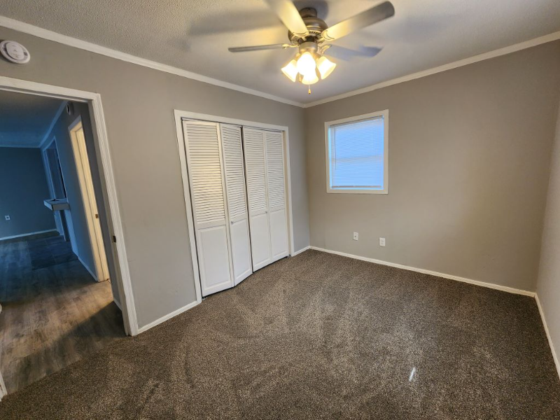 16905 10th Ave N - Photo 5 of 10