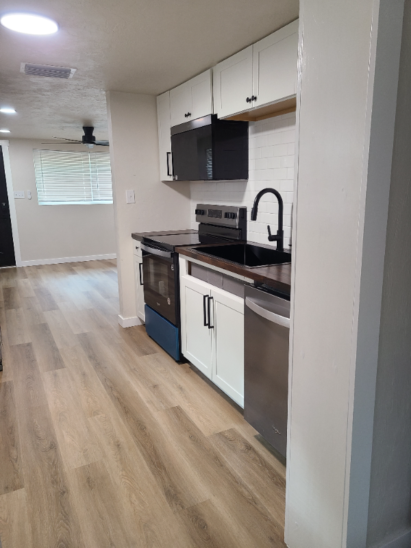 2335 Southeast 46th Terrace - Photo 2 of 12