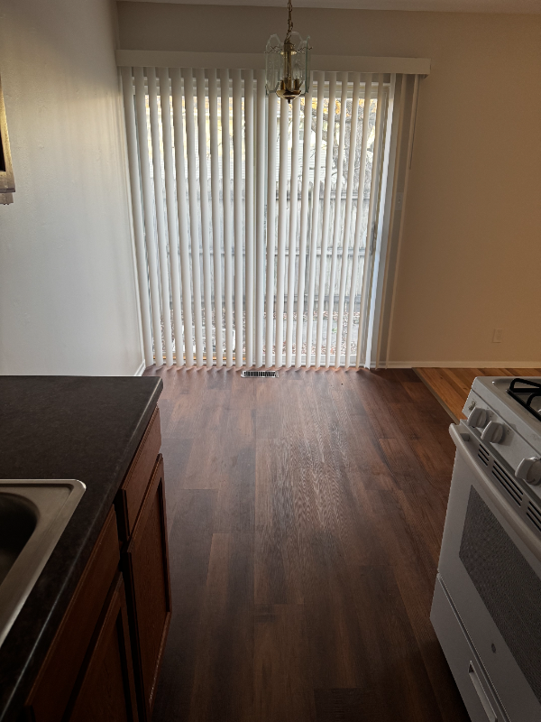 609 E 5th St - Photo 6 of 11