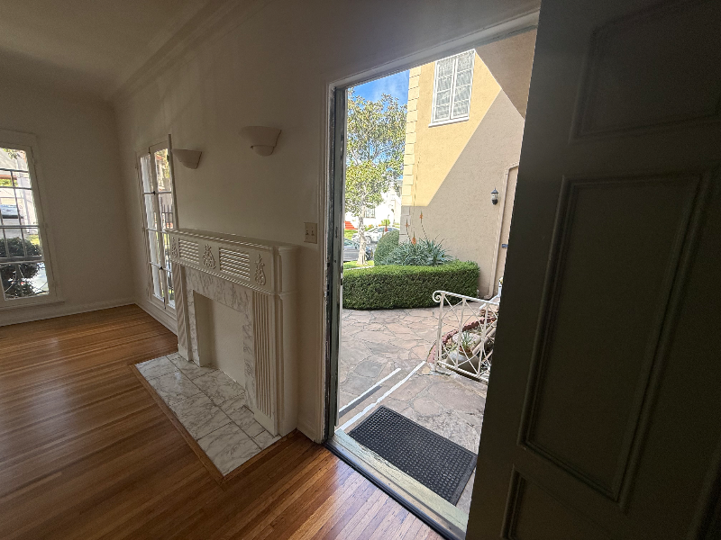 1062 Masselin Avenue #1062 - Photo 2 of 20