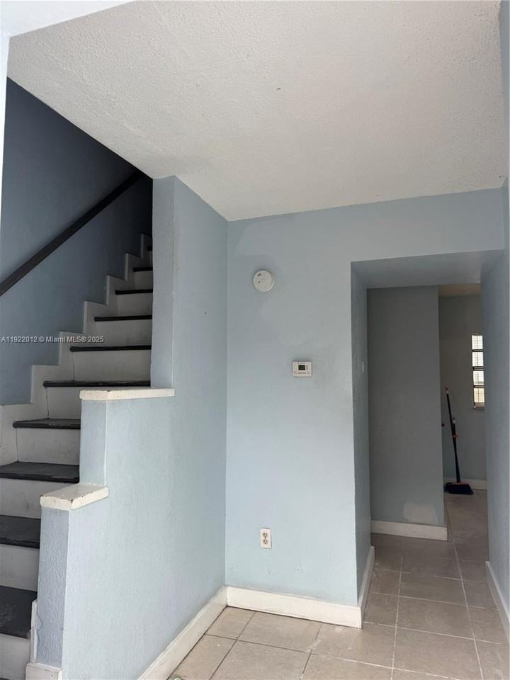 1542 Northwest 35th Street #1542-1 - Photo 3 of 19