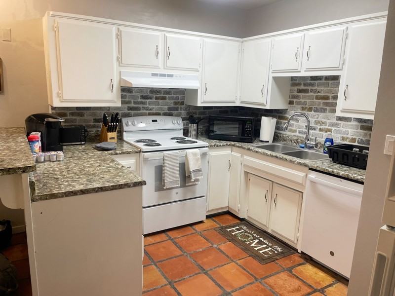 2804 Truman St Ne - Photo 4 of 18