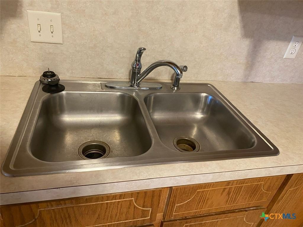 4002 Doraine Ct #4002D - Photo 5 of 18