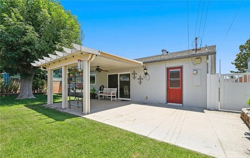 2205 East Quincy Avenue - Photo 2 of 17