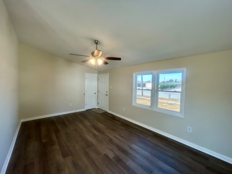 403 S Market St - Photo 3 of 19