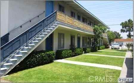 528 N Batavia St #528 - Photo 3 of 4