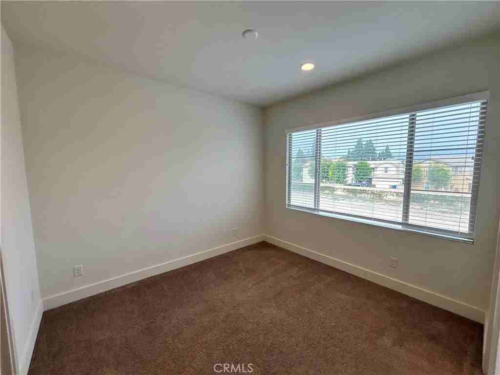 107 East Knox Drive #107 - Photo 3 of 14