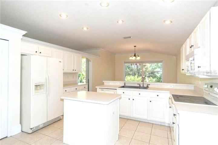 295 Fareham Dr #295 - Photo 3 of 9