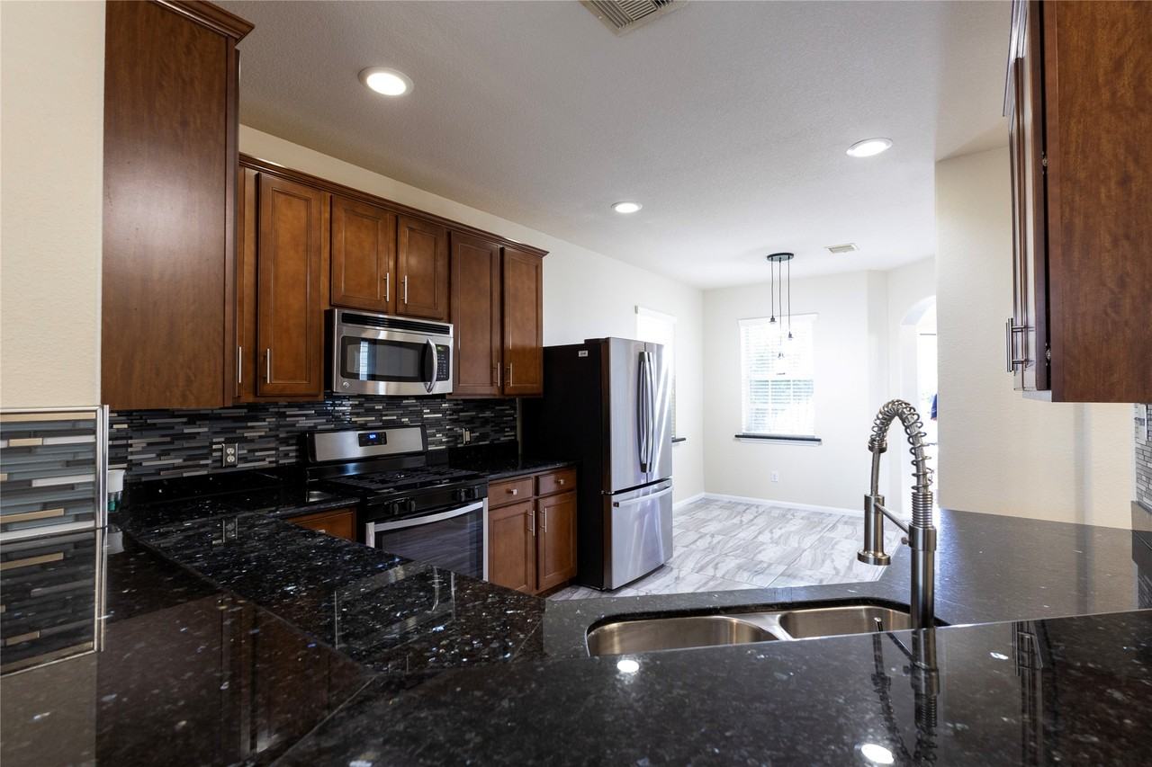 6442 Wilshire Lks #6442 - Photo 4 of 40