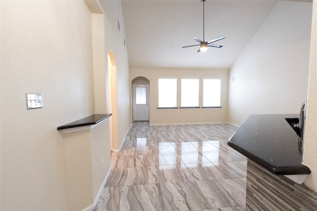 6442 Wilshire Lks #6442 - Photo 7 of 40