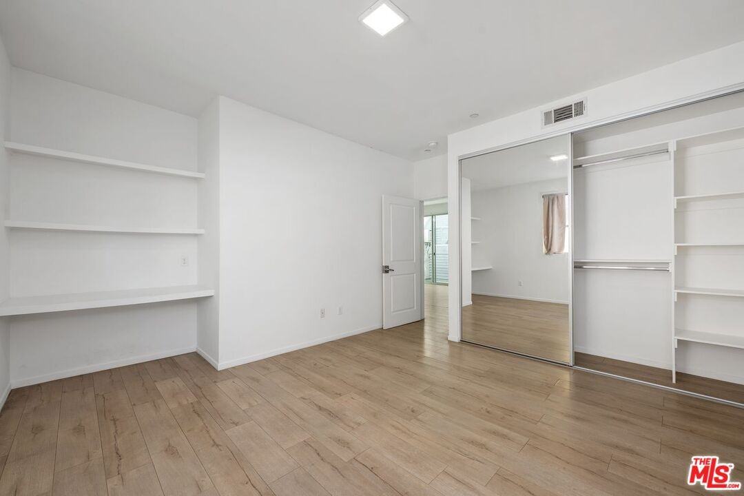 1183 Crenshaw Blvd #1183-202 - Photo 5 of 26