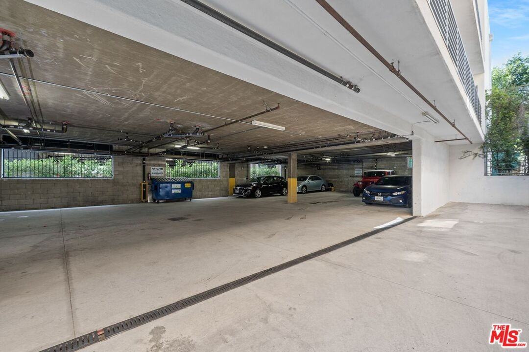 1183 Crenshaw Blvd #1183-202 - Photo 7 of 26