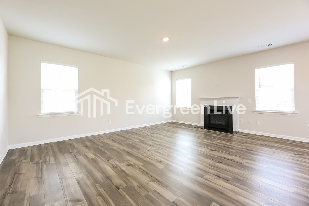 302 Willow Wynter Ln - Photo 4 of 16