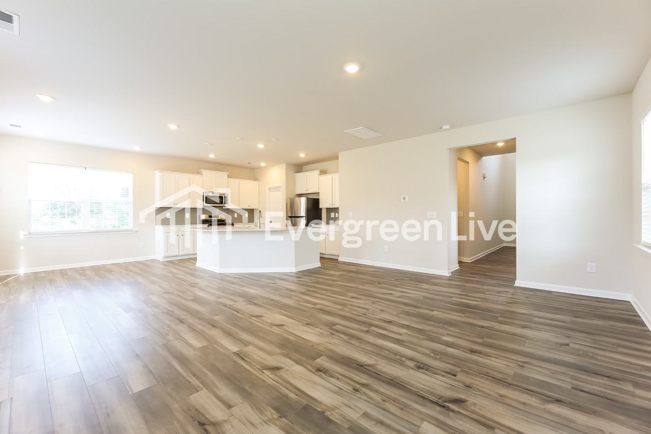 302 Willow Wynter Ln - Photo 5 of 16