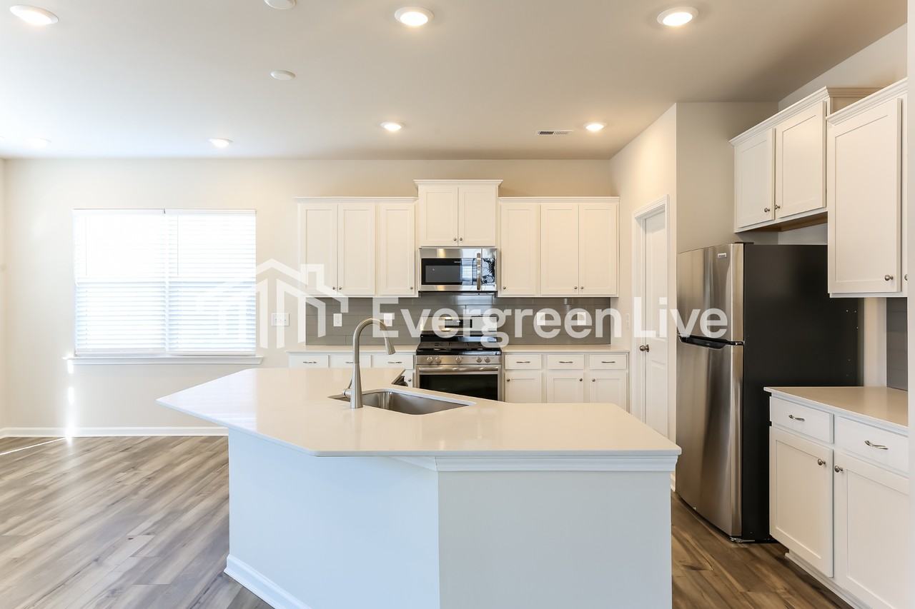 302 Willow Wynter Ln - Photo 7 of 16