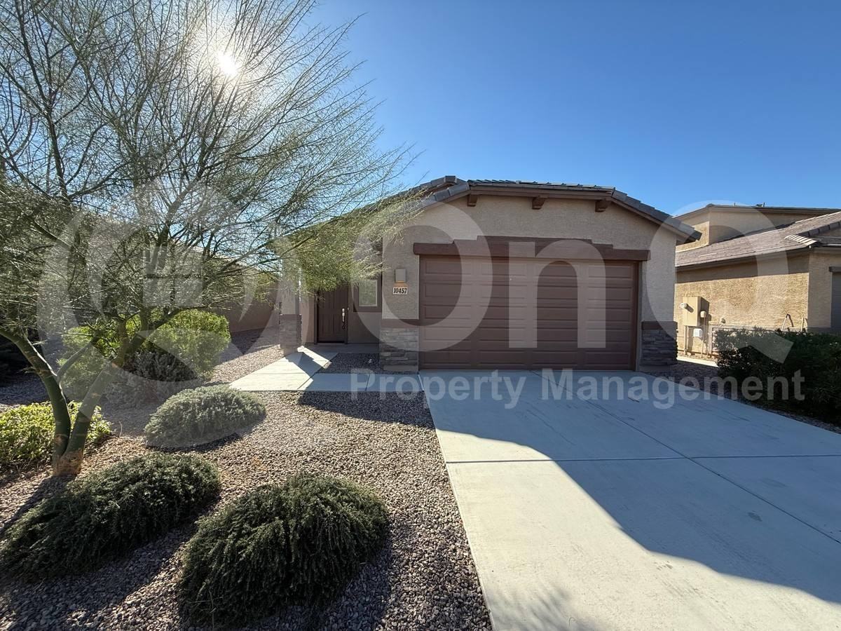 10457 W Vandever Dr - Photo 2 of 10